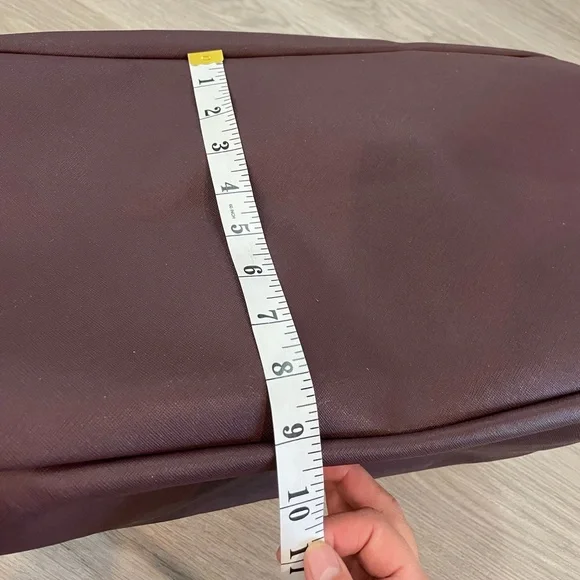 LULULEMON Wine Burgundy Duffle Gym Tote Bag. - Picture 11 of 15